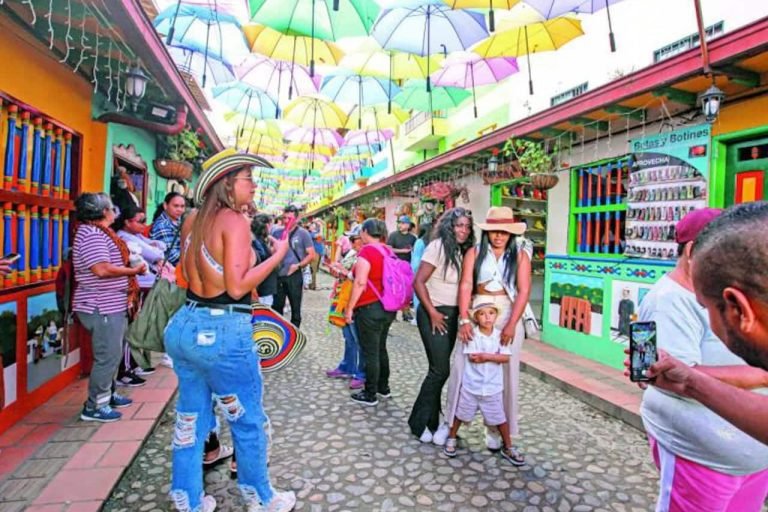 Bosko, Guatapé, Colombia 7