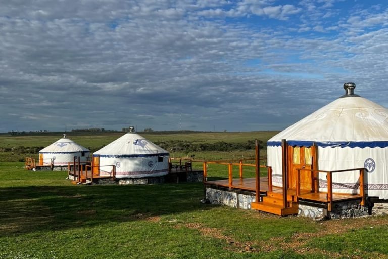 Los Catalanes, Catalán, Uruguay 1