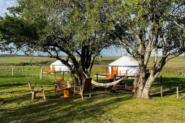 Los Catalanes, Catalán, Uruguay 4