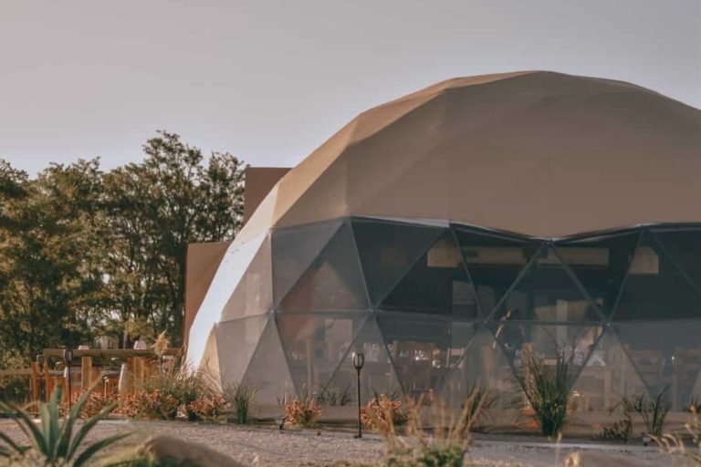 glamping puente blanco domo exterior.jpeg